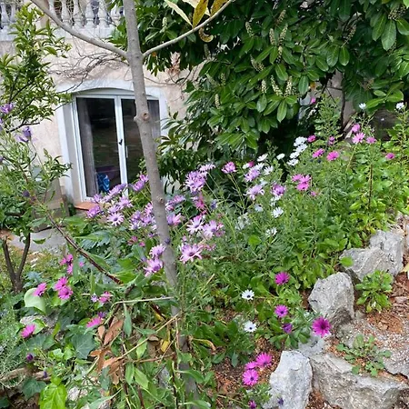 Spacieuse Independante Dans Parking Privee Bed & Breakfast